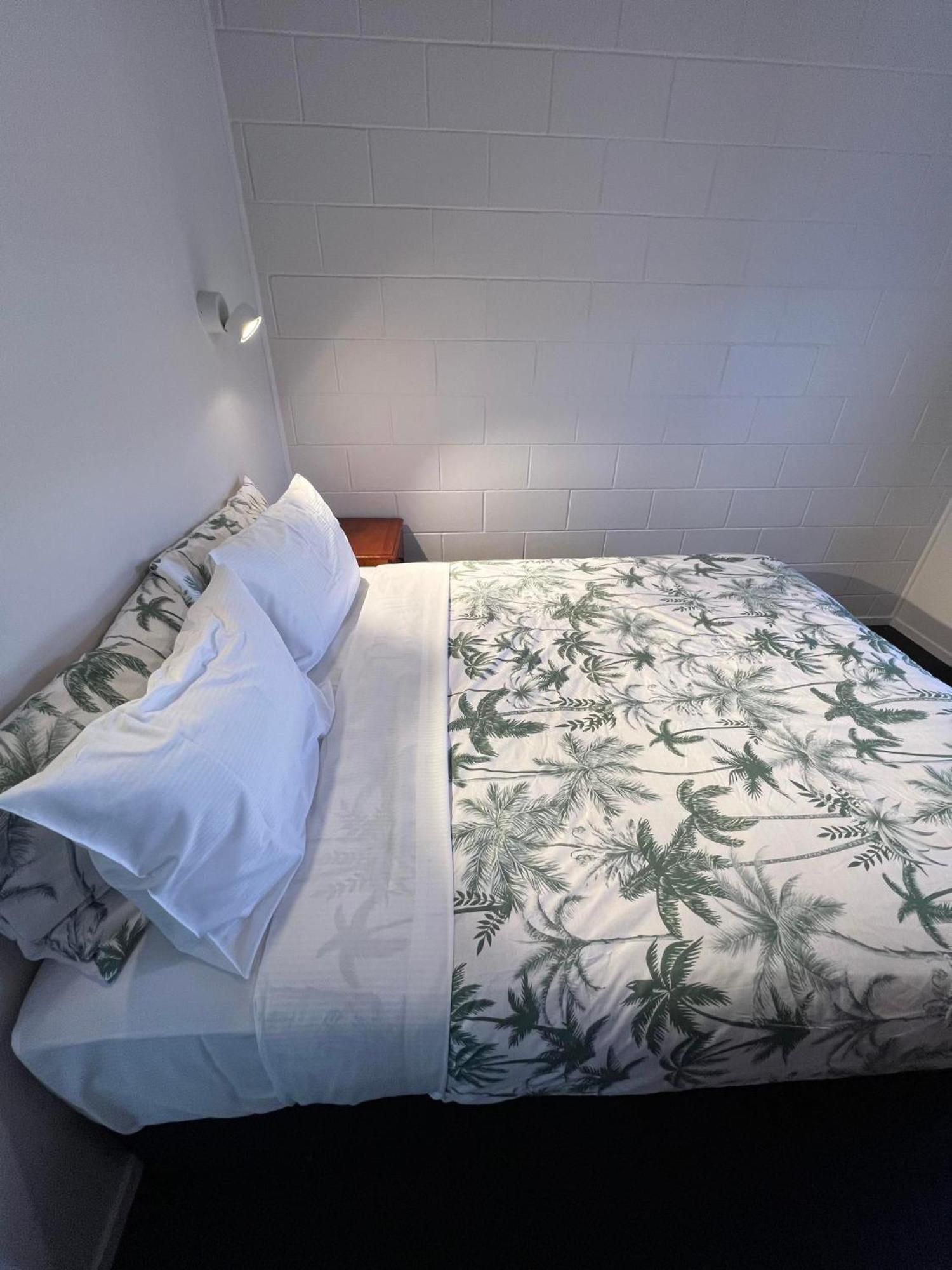 Hamilton Sunrise Motel Bagian luar foto