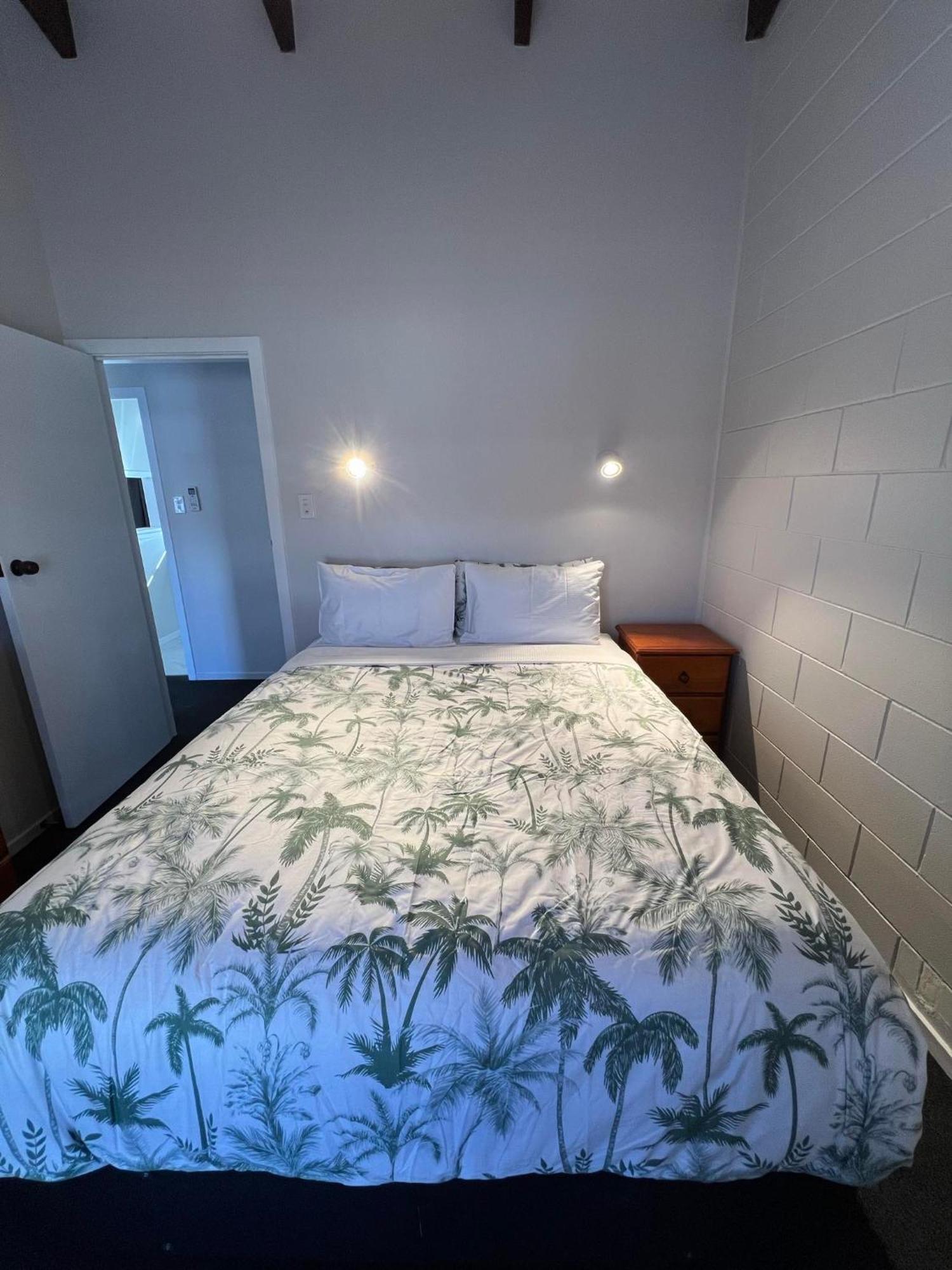 Hamilton Sunrise Motel Bagian luar foto