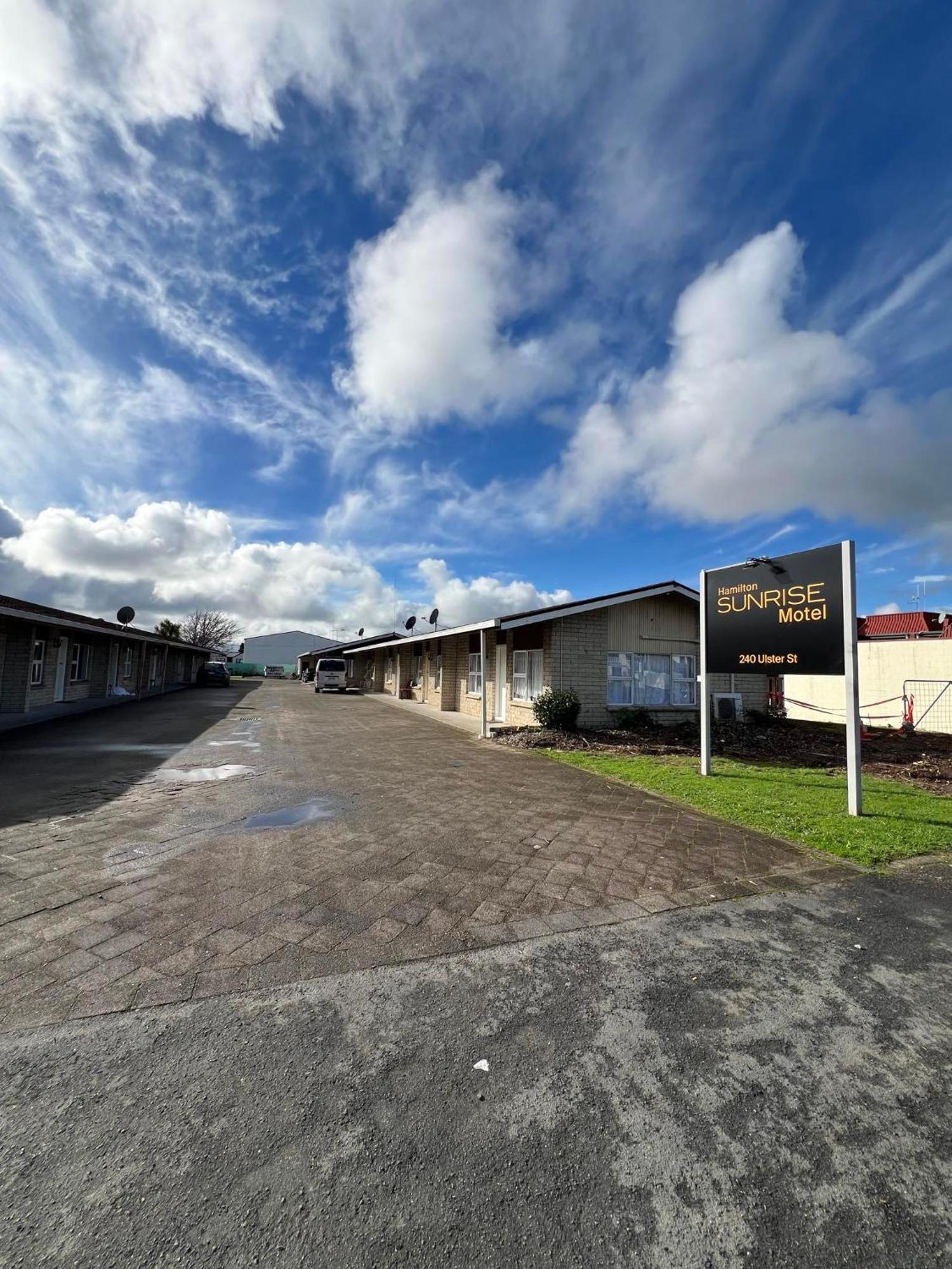 Hamilton Sunrise Motel Bagian luar foto