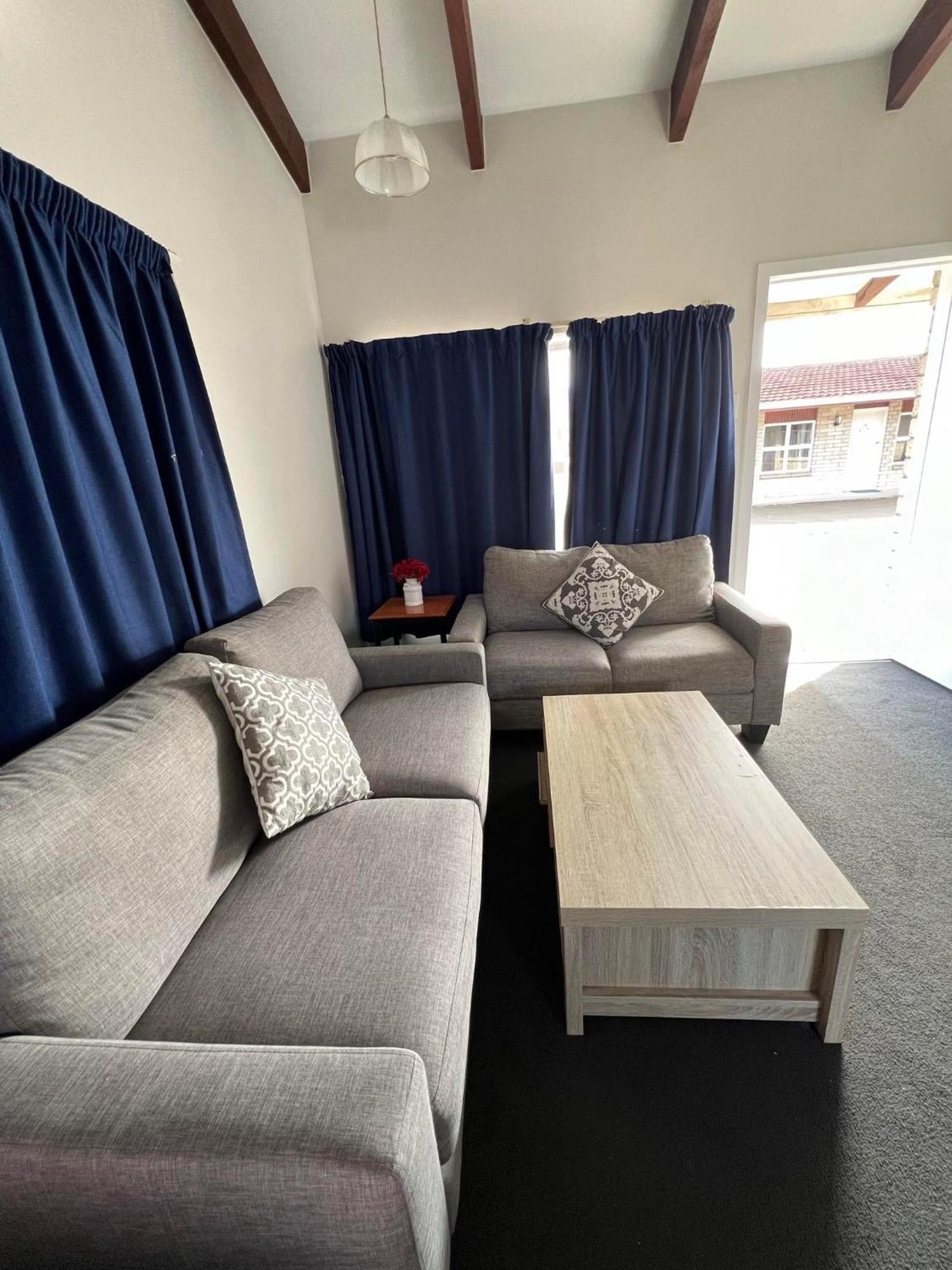 Hamilton Sunrise Motel Bagian luar foto