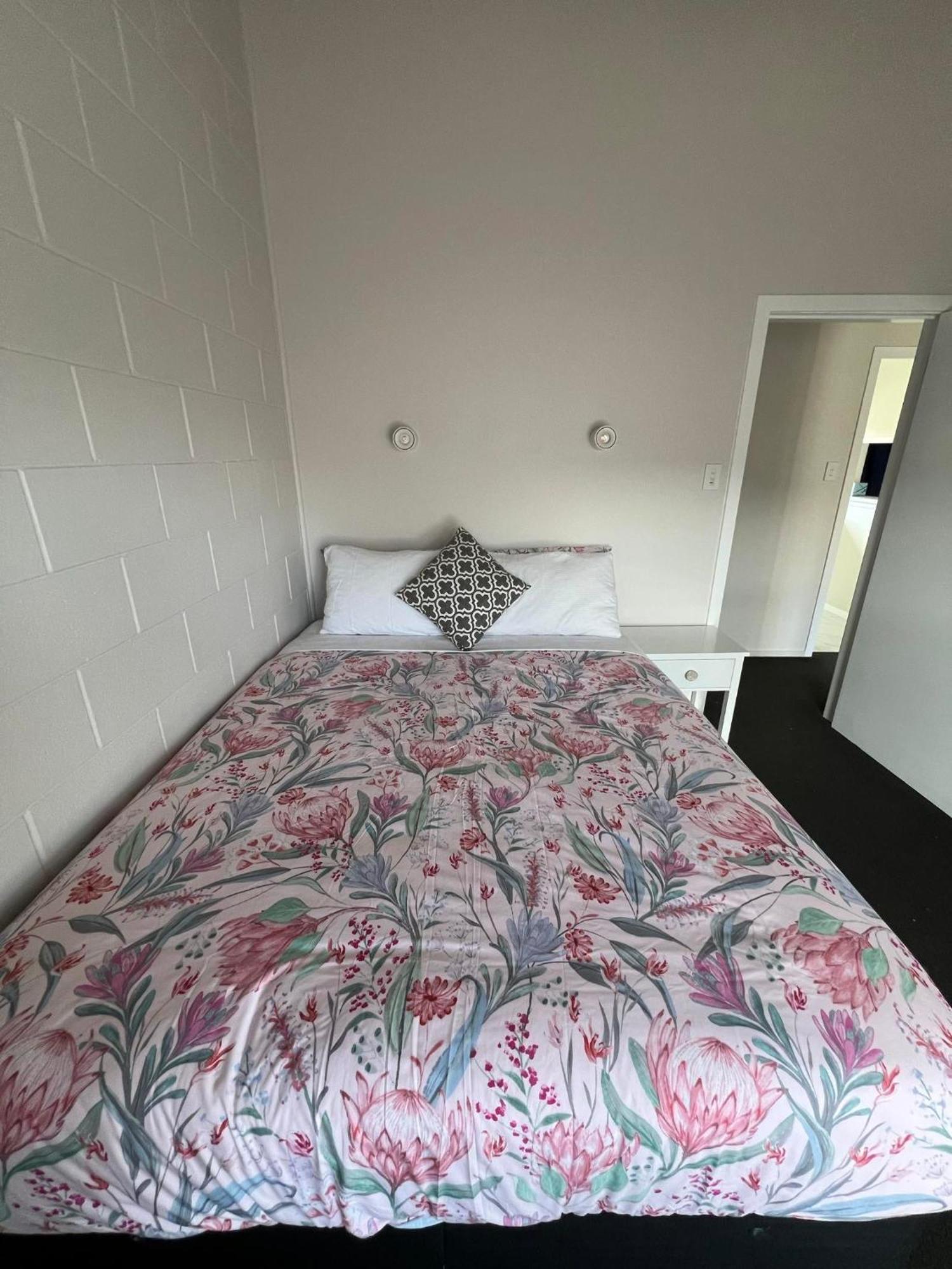 Hamilton Sunrise Motel Bagian luar foto
